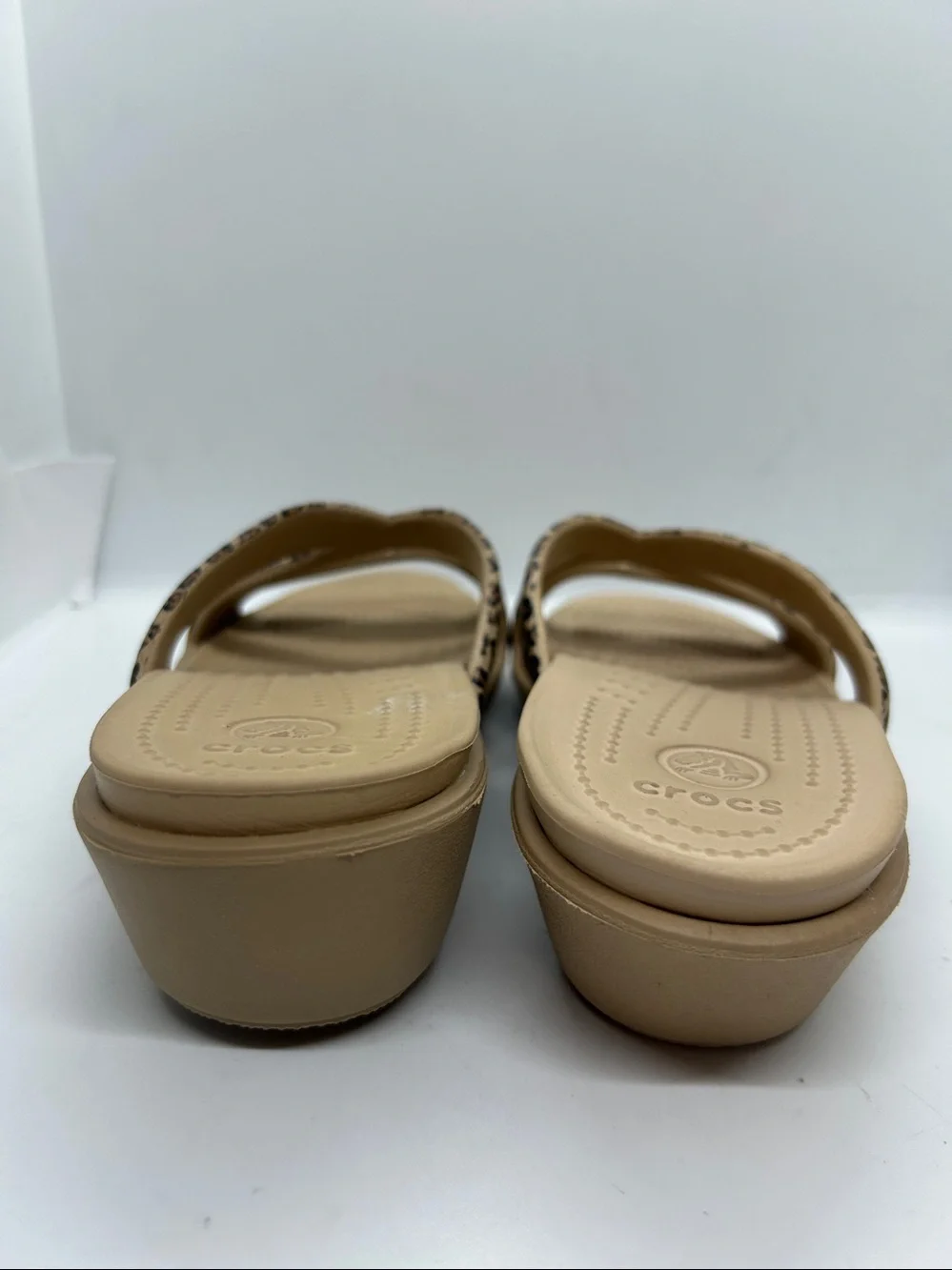 Crocs Sandals Women Sz 8 Leopard Cheetah Print Wedge Strappy Slides Animal Print - Picture 11 of 15